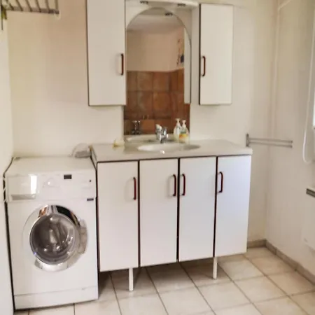Three-bedroom Holiday In אוטרופ